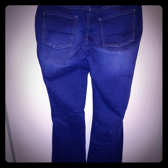 Maurices curvy 7/8 Short boot cut jeans - Picture 3 of 3